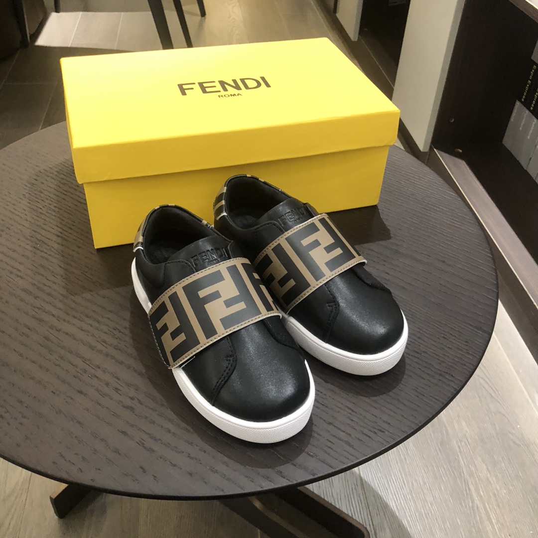 Children's shoes child